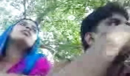 युवा सुंदरता सेक्स के बारे में हिंदी में सेक्सी फुल मूवी सपने देखते हैं