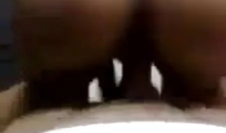 स्टालियन के साथ बौछार हिंदी सेक्सी फुल मूवी वीडियो में ब्रूनेट्स