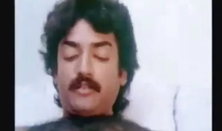 उसके रसीले स्तन सेक्सी वीडियो हिंदी मूवी में आकर्षित!