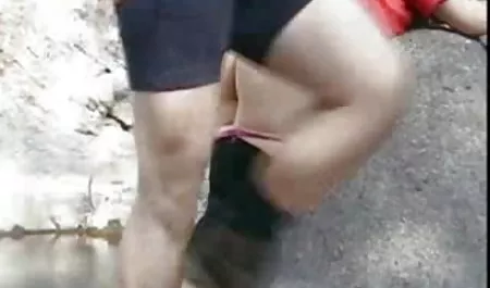 लगभग बारिश में - एक गीला छेद हिंदी वीडियो सेक्सी मूवी फिल्म