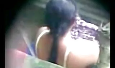 मैंने लड़कियों की हिंदी में सेक्सी मूवी मस्ती देखी और उनकी मदद की