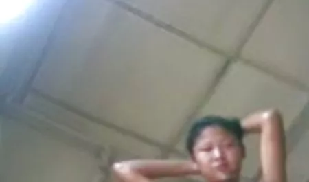 गैराज में सेक्स जबकि पत्नी काम हिंदी की सेक्सी मूवी पर