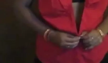 ब्लैक डैडी अपनी सौतेली बेटी की वासनाओं को वीडियो हिंदी मूवी सेक्सी संतुष्ट करता है