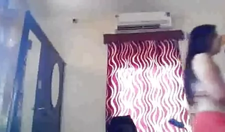 दो लोग बालों वाली बिल्ली के साथ एक जापानी हिंदी मूवी एचडी सेक्सी किशोर बकवास करते हैं