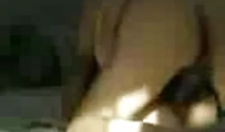 प्यारा विनम्र एक ब्लू मूवी सेक्सी इंडियन विशाल मुर्गा के साथ अद्भुत काम करता है