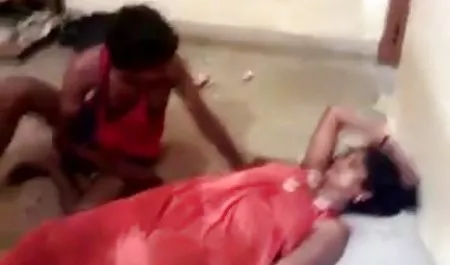 सामन्था रोन एक सेक्सी एचडी हिंदी मूवी शराब तहखाने में आत्मसमर्पण करती है