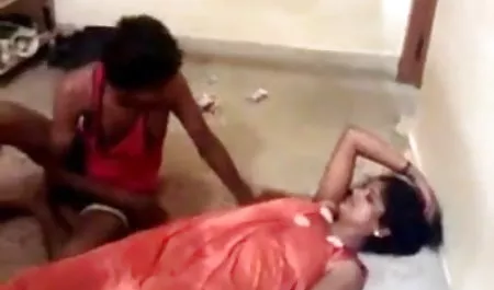 एक भोजपुरी हिंदी सेक्सी मूवी शॉवर के बाद श्यामला नताली