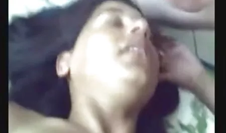 हॉट हिंदी मूवी एचडी सेक्सी वीडियो मम्मी टैमी ली उसे दिखाती है