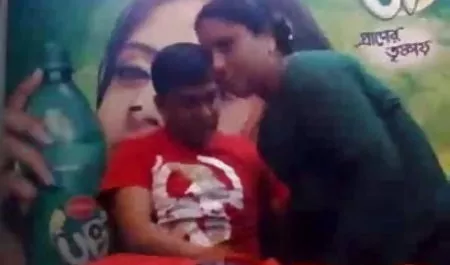 एक गर्म तिकड़ी सेक्सी मूवी बीपी वीडियो में उत्कृष्ट समलैंगिकों!