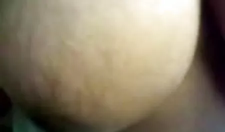 लेस्बियन अपने दोस्त के हिंदी फिल्म मूवी सेक्सी लिए एक बड़ा छेद चाटती है