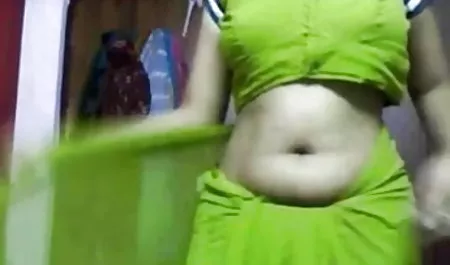 उसकी सूंड सेक्सी मूवी एचडी हिंदी में सुंदरता पर खींचती है