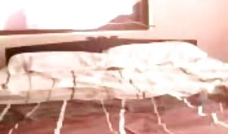 बर्फ-सफेद बिस्तर में हिंदी एचडी सेक्सी मूवी लड़की हस्तमैथुन