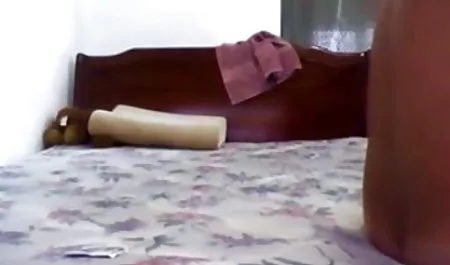 लड़की बिल्ली के साथ खेलती है और एक संभोग सुख प्राप्त करती है सेक्सी मूवी हिन्दी