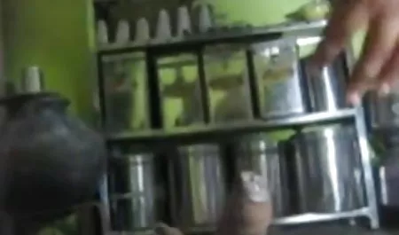 सेक्सी सुंदरियों सेक्सी फिल्म मूवी में के कैमरे के लेंस के सामने हस्तमैथुन