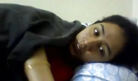 सुनहरे बालों वाली शेर्लोट उसके बक्स हिलाता है फुल मूवी वीडियो में सेक्सी