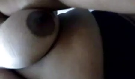 त्रिगुट सेक्सी में हिंदी मूवी और मिया मल्कोवा