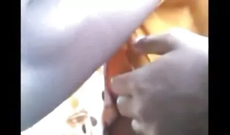 एक नर्स अपने स्तन सेक्सी मूवी इंडियन मूवी के साथ एक विशेष तकनीक का उपयोग करके एक रोगी का इलाज करती है