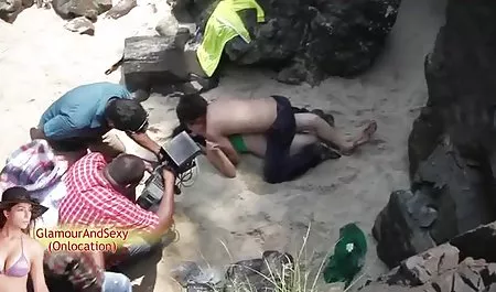 दो लड़कियां एक हिंदी सेक्सी फिल्म मूवी दोस्त के डिक को गले में गहराई तक ले जाती हैं