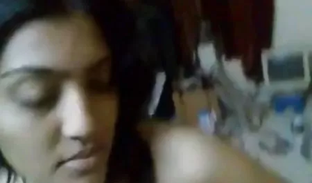 पोर्नोग्राफी देखते समय हिंदी सेक्सी पिक्चर फुल मूवी वीडियो लड़की पलटी