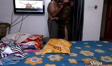 पेंटीहोज सेक्सी मूवी एचडी में चूचे एक दूसरे को पैरों से छूते हैं