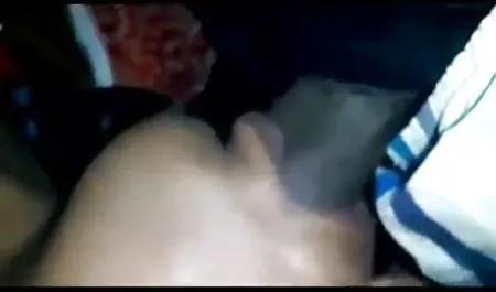 दो लड़कियों सेक्सी मूवी हिंदी मूवी ने एक आदमी को अपने मुंह और गधे की कोशिश करने की अनुमति दी