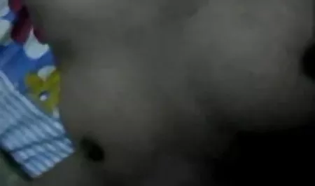 हॉट गोरा सनी लियोन सेक्सी मूवी हिंदी कैमरे पर हस्तमैथुन करता है