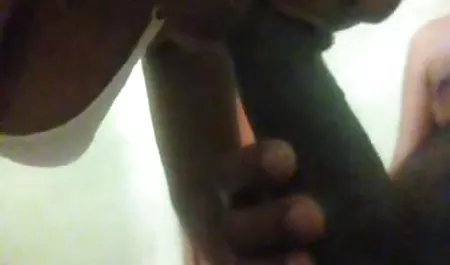 स्कीनी श्यामला एक आदमी को संतुष्ट करती है वीडियो सेक्सी हिंदी मूवी