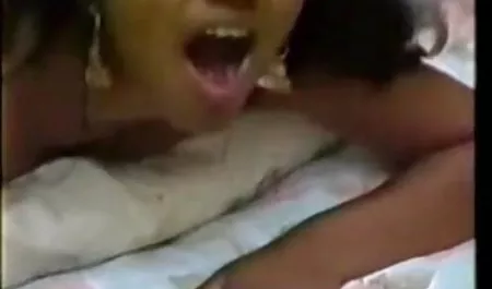 एक भोली सुंदरता वीडियो सेक्सी हिंदी मूवी के लिए काले और सफेद पिस्टन