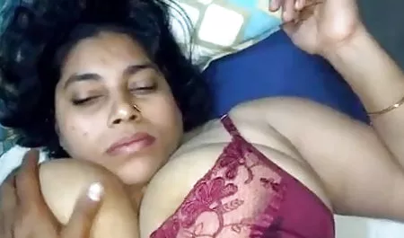 रेवेन रॉकेट ने अप्रैल अप्रैल वीडियो हिंदी मूवी सेक्सी के दौरान एक भट्ठा चाट लिया