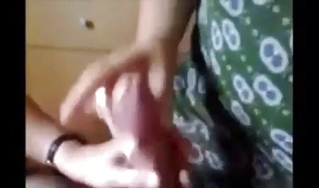 स्कूल वर्दी हिंदी सेक्सी मूवी एचडी वीडियो में वयस्क एशियाई एक blowjob देता है