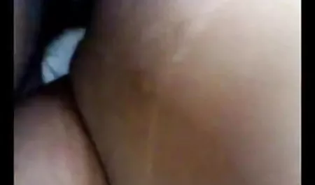 बड़े स्तन वाली लड़की को 