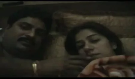 दो टहनियाँ एक दूसरे को दुलार करती हिंदी वीडियो सेक्सी मूवी फिल्म हैं