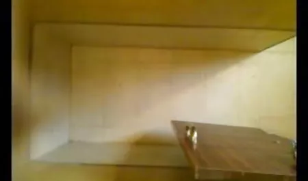 टैटू हिंदी सेक्सी फुल मूवी के साथ भावुक लड़की