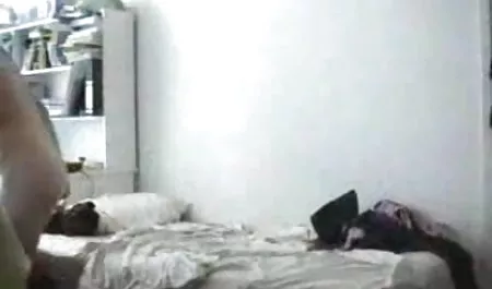 छोटे वेश्या ने अपने हिंदी में सेक्सी वीडियो मूवी प्रेमी को धोखा दिया और दूसरे को चोदने के लिए भाग गई