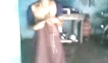 निकी बेंज हिंदी फिल्म मूवी सेक्सी ने सोलारियम का दौरा किया