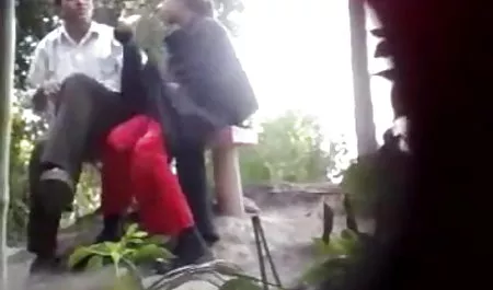 लाल सेक्सी फुल फिल्म सेक्सी बालों वाली जानवर डिक का आनंद लेती है