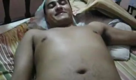 फुलाया हुआ एथलीट एक किसान के साथ न्यू हिंदी सेक्सी मूवी मैथुन करता है