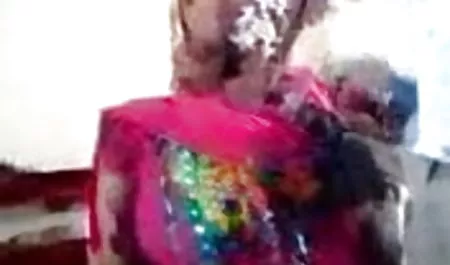 लड़की अपनी हिंदी की सेक्सी मूवी प्रेमिका को खुश करना जानती है