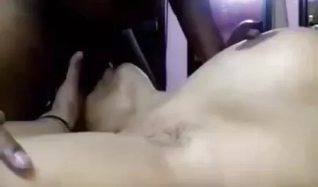 फूहड़ पत्नी को दो सदस्य फुल मूवी वीडियो में सेक्सी मिले