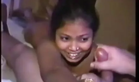 प्रेमिका रहने वाले कमरे सेक्स मूवी एचडी में में एक आदमी को चोदता है