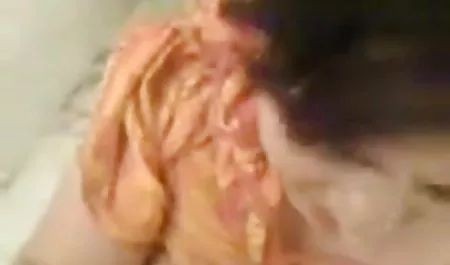 प्लैटिनम गोरा मूवी सेक्सी फिल्म वीडियो में नीना एले