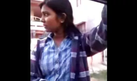 बस्टी ब्यूटी एचडी मूवी सेक्सी डॉक्टर के पास आई और उसे अपने बारे में एक रहस्य रखने के लिए कहती है।