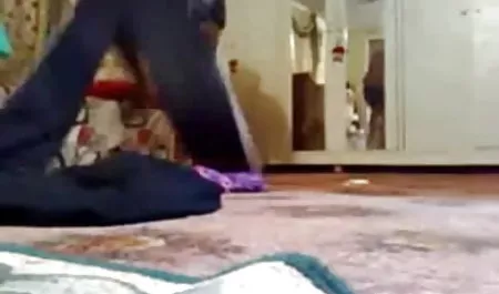 दो सुंदरियों हिंदी मूवी का सेक्सी वीडियो समलैंगिकों एक दूसरे को दुलार करने के लिए परवाह नहीं है