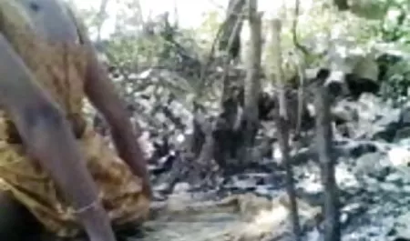 कैमरे पर उसकी सेक्सी सेक्सी मूवी हिंदी मूवी प्रेमिका गड़बड़