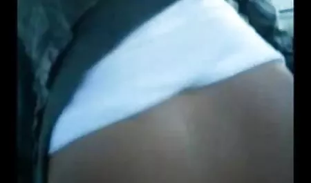 चूसना करने के हिंदी सेक्सी एचडी मूवी लिए बनाई गई युवा कुतिया