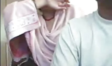 पत्नी बिजनेस ट्रिप ब्लू मूवी सेक्सी इंडियन से पति से मिलती है