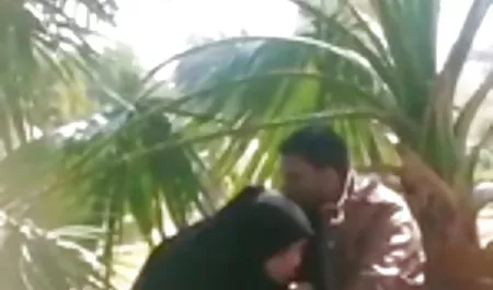 एक वेश्या को सेक्स मूवी एचडी में घर पर बुलाकर