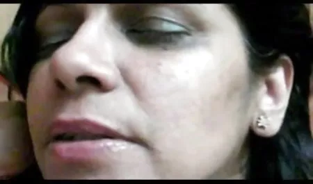 एक आकर्षक गोरा फुल सेक्सी मूवी वीडियो में एलेक्सिस फोर्ड का हस्तमैथुन