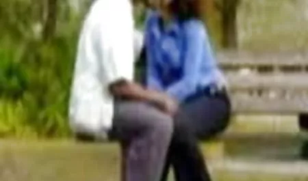 मुंह में गहराई से ले जाता है, लार को गहराई से मुक्त हिंदी में सेक्सी फुल मूवी करता है