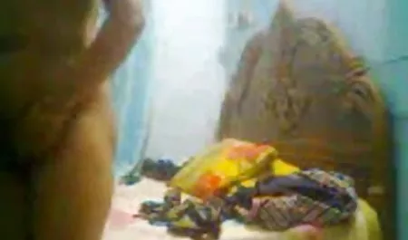 एक शर्मीले मूवी सेक्सी हिंदी में वीडियो दोस्त को लड़की बेच दी